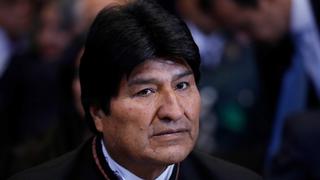 Arrestan a joven que presuntamente arrojó agua a Evo Morales