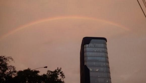 Twitter: Arcoíris aparece en el cielo de Lima y cibernautas comparten fotos. (@carlosarroyo007)