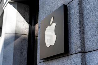 Unión Europea multa a Apple por más de mil millones de euros