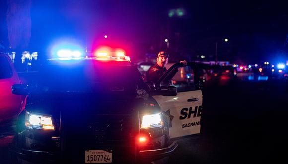 Un oficial del Departamento del Sheriff del condado de Sacramento, California. (Foto: Andri Tambunan / AFP)