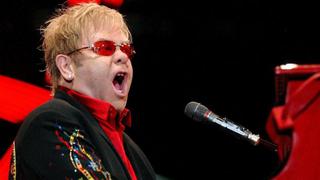 Elton John cancela conciertos por apendicitis