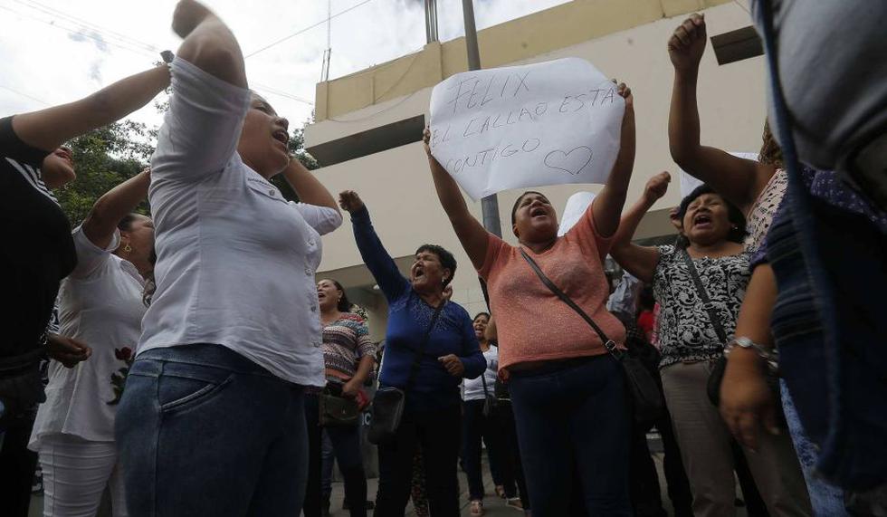 Félix Moreno: Simpatizantes y críticos aguardan a las afueras de la Sala Penal. (David Huamaní)