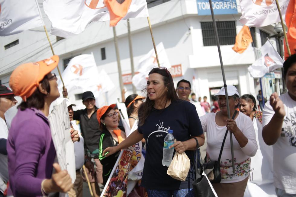 La congresista Karla Schaefer (Fuerza Popular) llegó esta mañana al Penal Anexo de Mujeres de Chorrillos para visitar a Keiko Fujimori. (Foto: Anthony Niño de Guzmán / GEC)