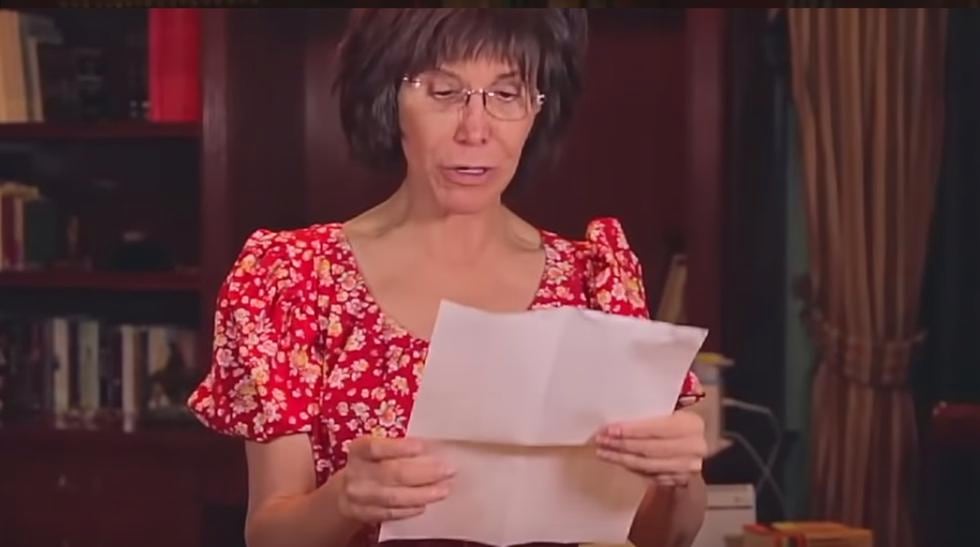 Florinda Meza vuelve a vestirse de la 'Chimoltrufia' y llora al leer poema inédito de 'Chespirito'.