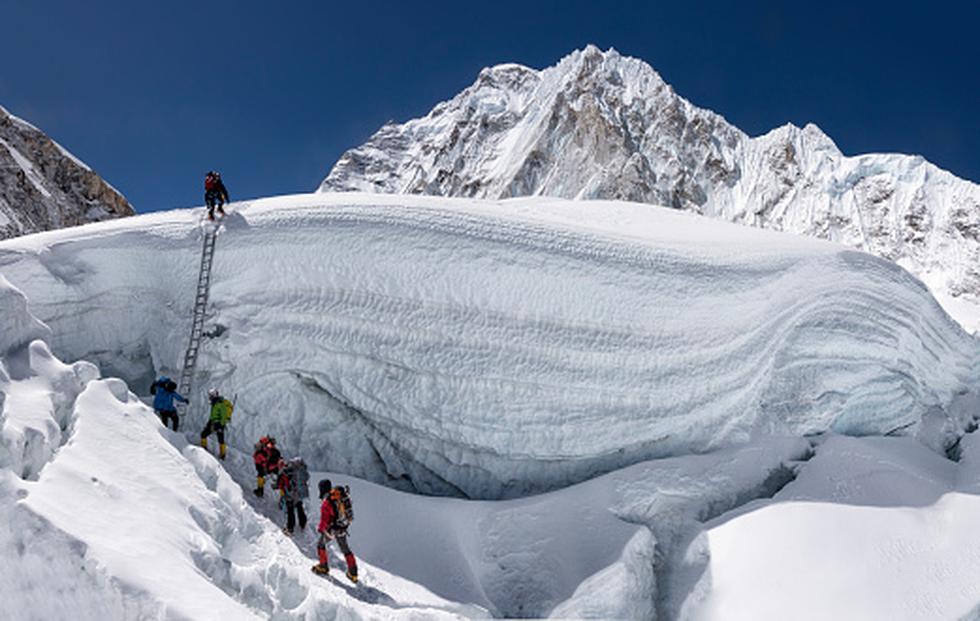 Algunos montañistas lo lograron cumplir el sueño de escalar el Everest y fallecieron en el intento. (Foto: Infobae)