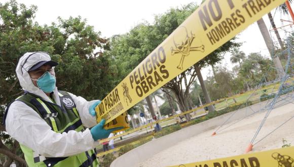Personal de San Isidro cercó los juegos infantiles para impedir contagios de COVID-19. (Municipalidad de San Isidro)