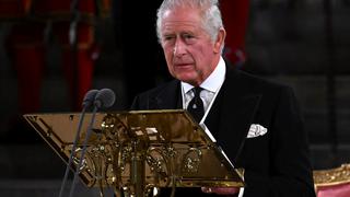 El nuevo rey habla al Parlamento británico antes de vigilia por Isabel II en Escocia