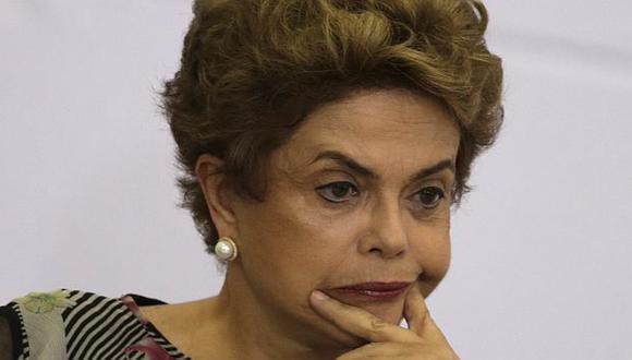 Dilma Rousseff con pocos motivos para sonreír: Ahora la abandonó el mayor partido político de Brasil. (EFE)