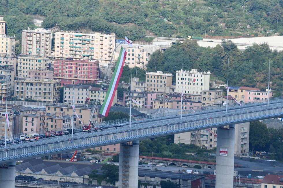 Una vista general del nuevo puente de San Giorgio, en el día de la inauguración, este 3 de agosto en Génova. (Miguel MEDINA / AFP)