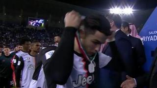 Cristiano Ronaldo se quitó medalla de subcampeón de la Supercopa de Italia [VIDEO]