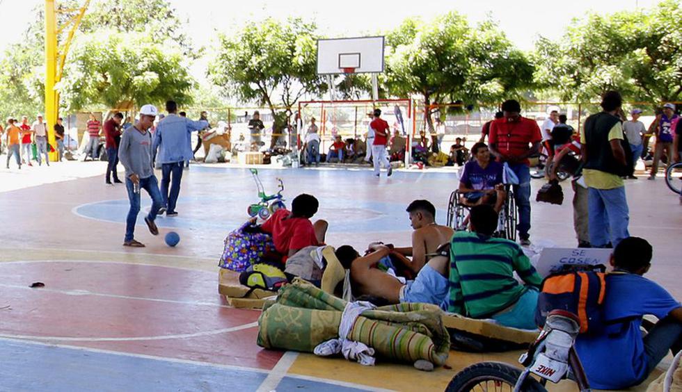 Venezolanos permanecían en un polideportivo. (EFE)