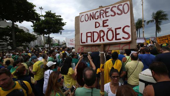 Brasil: Miles salieron a las calles a protestar en contra de la corrupción que destruye el país. (EFE)