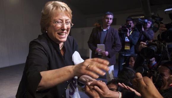 SE LA LEVA. Michelle Bachelet ganaría en primera vuelta. (AFP)