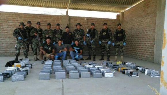 El pasado martes también se halló 76 paquetes de droga tipo ladrillo en Paita. (PNP)