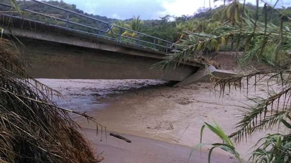 Puente San José colapsa tras desborde de quebrada y deja incomunicado a distrito de Cajaruro (Fotos: Utcubamba Informa)