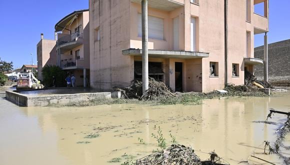 Al menos 10 personas murieron tras inundaciones repentinas por las lluvias y fuertes vientos en Italia. (Foto: EFE/EPA/ALESSANDRO DI MEO)