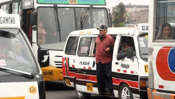El tráfico vehicular es un dolor de cabeza para los conductores, pasajeros y transeúntes en la capital. (Fidel Carrillo)