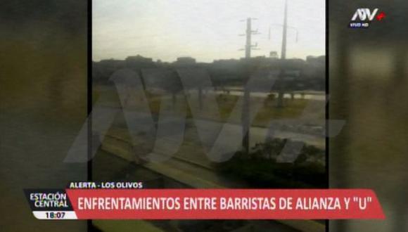 Los barristas se enfrentaron en la avenida Universitaria, en Los Olivos. (ATV+)