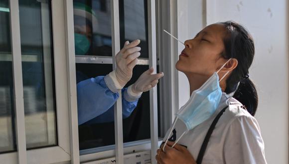 Un destacado experto chino afirmó que una segunda ola de contagios de coronavirus  en China será “inevitable”. (Foto: Hector RETAMAL / AFP)