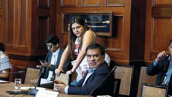 Legisladora Karina Beteta y Javier Velásquez cuando la alianza se imponía. (Perú21)