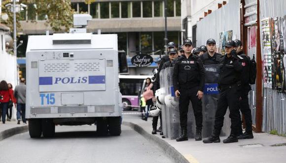 Policía registró varios domicilios en Estambul con el fin de encontrar miembros del Estado Islámico. (EFE)