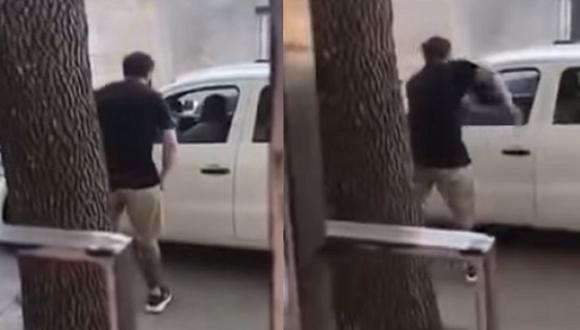 Descontrolado, este sujeto le reclamó con rabia a una mujer que le chocó el auto. (Foto: YouTube)