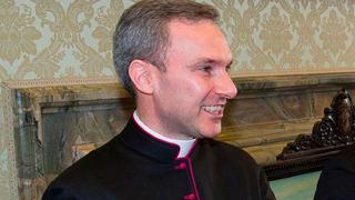 Vaticano enjuiciará a sacerdote por posesión de pornografía infantil