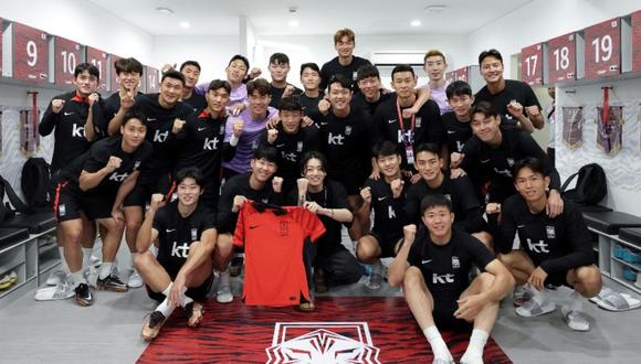 Jungkook de BTS visitó y alentó a la selección de Corea del Sur en la previa del Mundial Qatar 2022. (Foto: AFP)