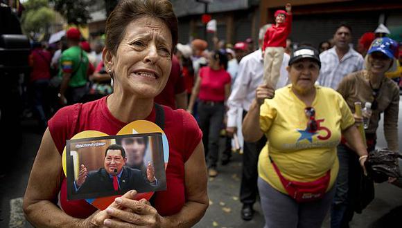 A pesar de la severa crisis económica que dejó Hugo Chávez, sus seguidores lo recuerdan con cariño. (AP)
