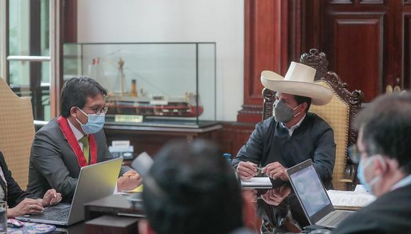 Pedro Castillo respondió ante el fiscal adjunto supremo, Ramiro González. (Foto: Presidencia)