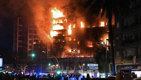 A huge fire rages through a multistorey residential block in Valencia on February 22, 2024. (Photo by Jose Jordan / AFP)