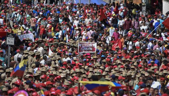 Miles de venezolanos salieron hoy a las calles para pedir la renuncia de Nicolás Maduro.