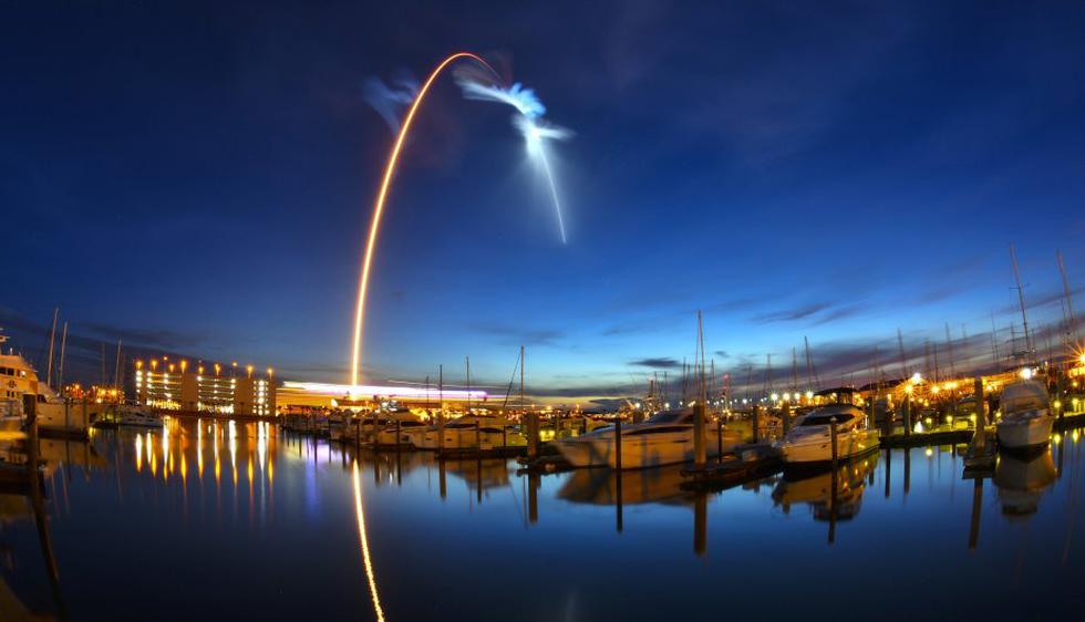 La compañía espacial SpaceX lanzó desde Cabo Cañaveral (Florida) un cohete Falcon 9 con una cápsula robótica Dragon cargada con suministros para la Estación Espacial Internacional. (Foto: AP)
