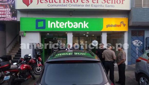 Delincuentes armados asaltaron agencia de Interbank en San Juan de Lurigancho. (América Noticias)