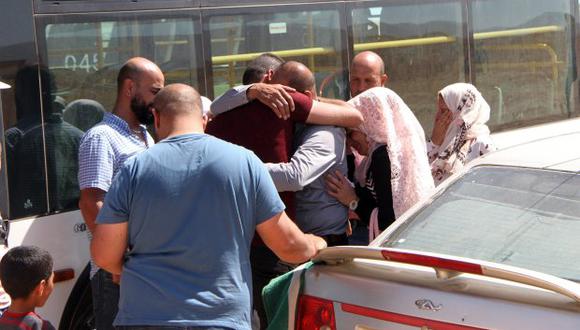 Cerca de mil refugiados sirios que residían en el sur del Líbano salieron hacia Siria en el marco de una operación de "regreso voluntario". (Foto: EFE)