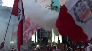 Hinchas dedican banderazo a la selección peruana en Miami [VIDEO]