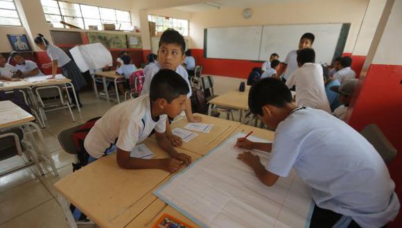 El Perú invierte solo un 3.7% del PBI en el sector educación
