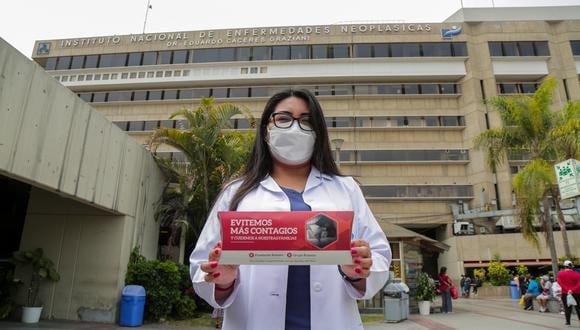 La Fundación del Grupo Romero entregó mascarillas KN95 a todos los pacientes del Instituto Nacional de Enfermedades Neoplásicas (INEN) y de la Fundación Peruana de Cáncer, ayudando así a protegerlos del COVID-19.