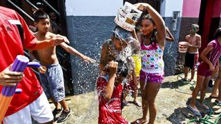 Sedapal invoca a la población a no derrochar ni desperdiciar agua por jugar carnavales