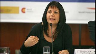 Una baja más en Comisión del TC: Frente Amplio retira a su representante Rocío Silva Santisteban