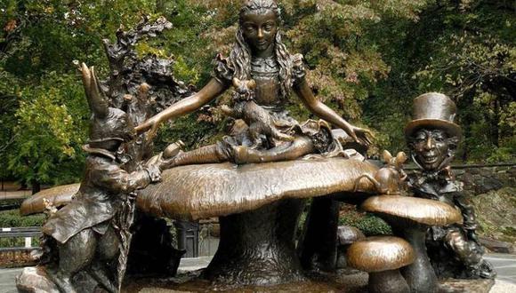 La estatua "Alicia en el país de las maravillas" de José de Creeft es una de las muchas esculturas icónicas de Central Park. (Foto: Central Park Conservancy)