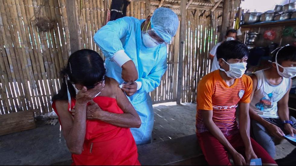 Más de 500 miembros de las etnias awajún y wampis recibieron la primera dosis de la vacuna contra la COVID-19 en las comunidades nativas de Nazareth y alrededores, en el distrito de Imaza, provincia de Bagua, región Amazonas. (Foto: Minsa)