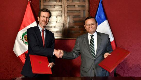 El acuerdo fue suscrito por el ministro de Relaciones Exteriores del Perú, Néstor Popolizio, y el embajador de Francia en Perú, Antoine Grassin. (Facebook)
