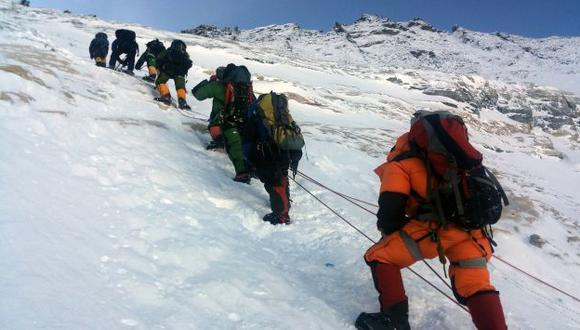 Monte Everest: Al menos 3 escaladores muertos, 30 enfermos y 2 desaparecidos. (AFP)