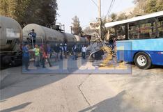Tren choca contra bus escolar en Chaclacayo