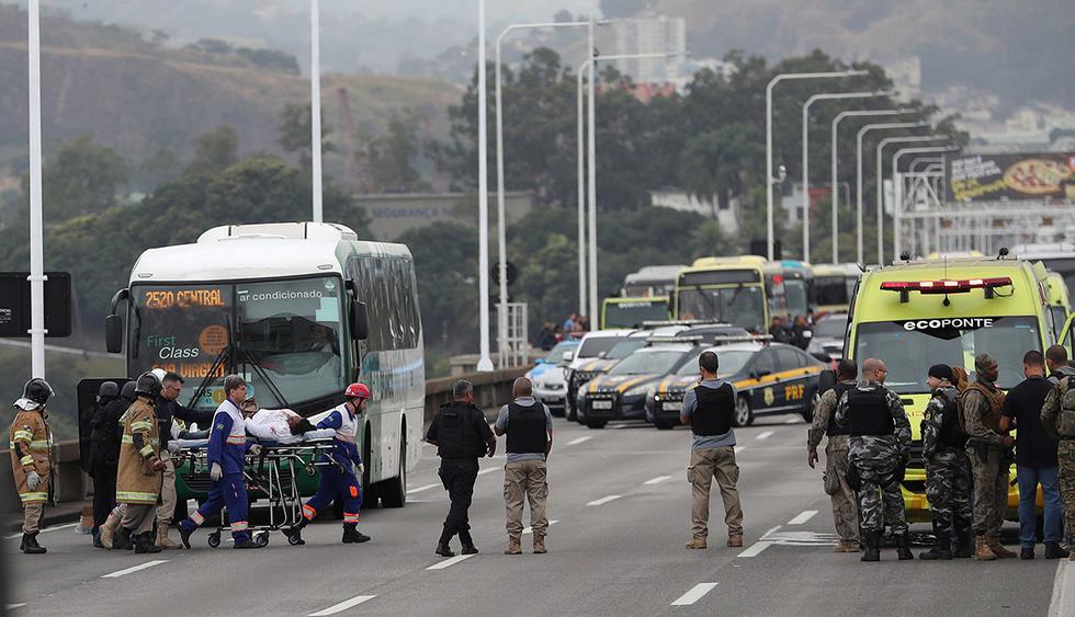 Transito paralizado en Río de Janeiro por cerca de cuatro horas, tras secuestro de un bus. (Foto: EFE)