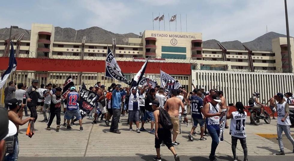 Un grupo de malos hinchas de Alianza Lima hicieron pintas en el Monumental. (Twitter)