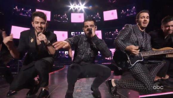 Los Jonas Brothers tuvieron presentación para los American Music Awards, pero desde Boston. (Imagen: abc)