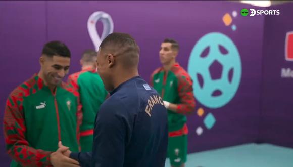 Kylian Mbappé saludó afectuosamente a Achraf Hakimi previo al Francia vs. Marruecos. (Foto: Captura)