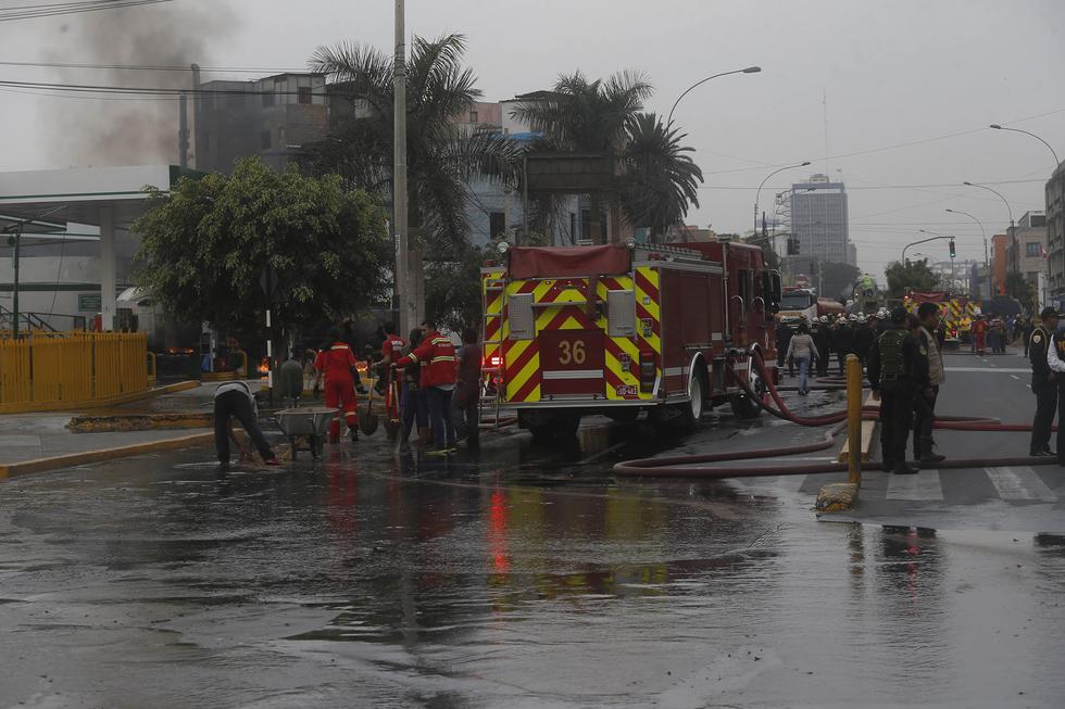 Incendio en Breña: Bomberos controlan siniestro y no se han registrado heridos. (Perú21)